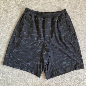 Lululemon Shorts Medium Zip Pocket Pull On Stretch Camo Relaxed Gray Active